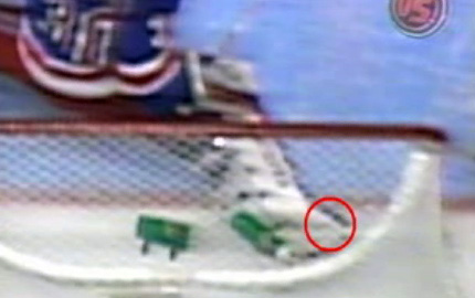 Game 4 Briere No Goal - Aerial View 