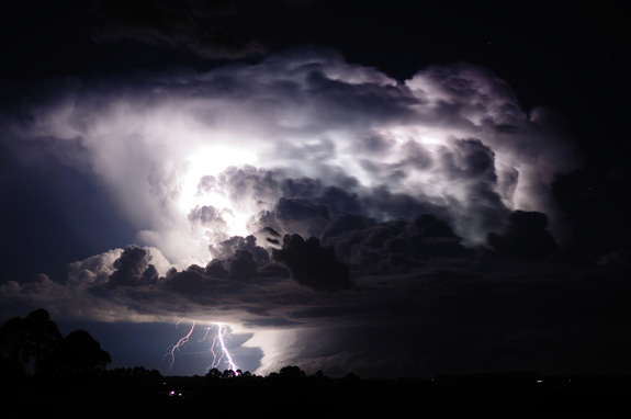 lightning_strikes_storm_cloud